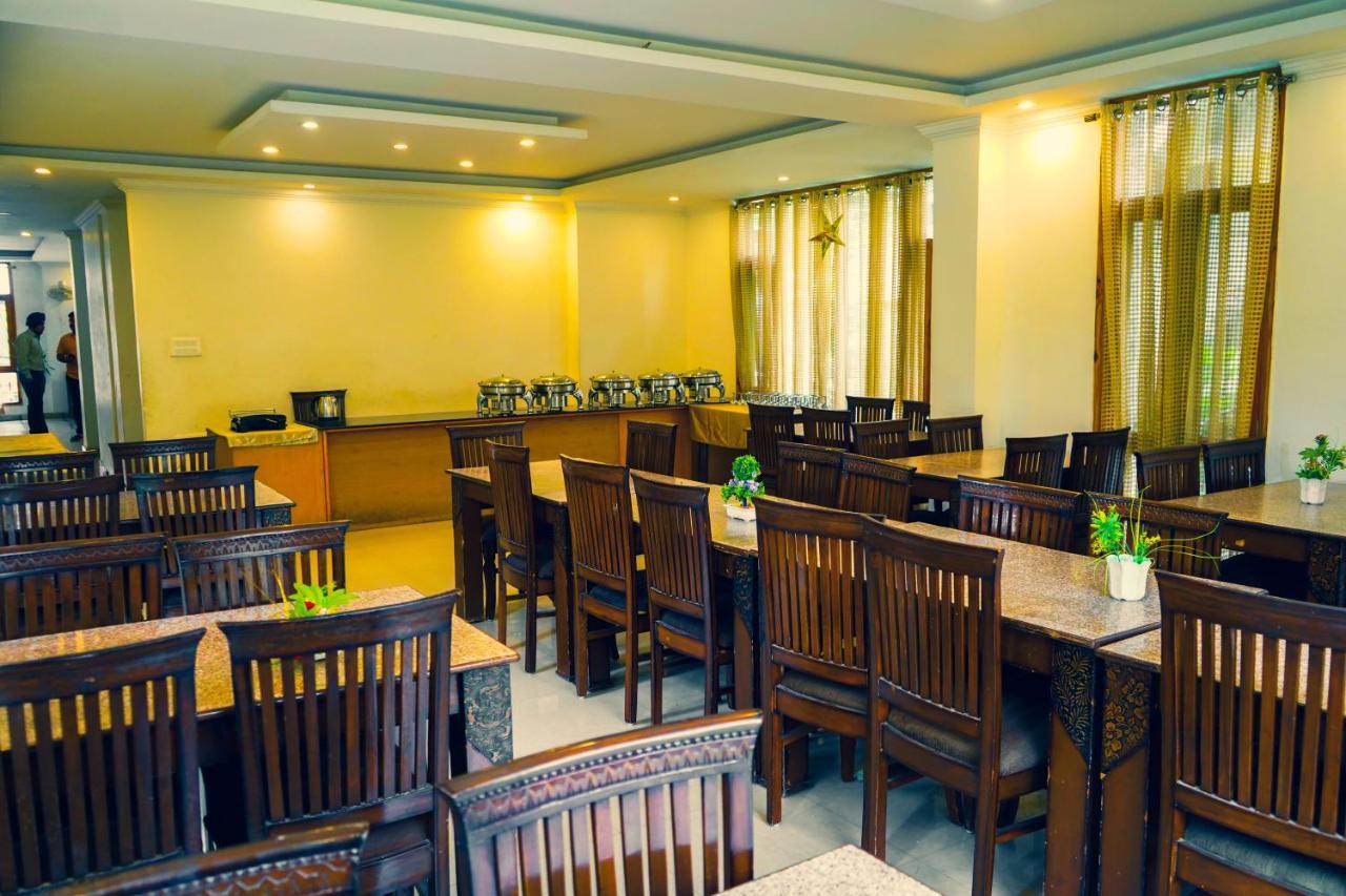 Hotel Akash Regency Manāli Exteriér fotografie
