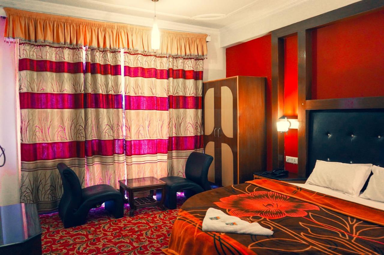 Hotel Akash Regency Manāli Exteriér fotografie