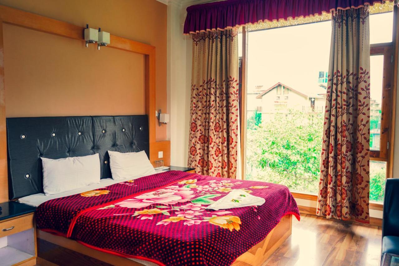 Hotel Akash Regency Manāli Exteriér fotografie