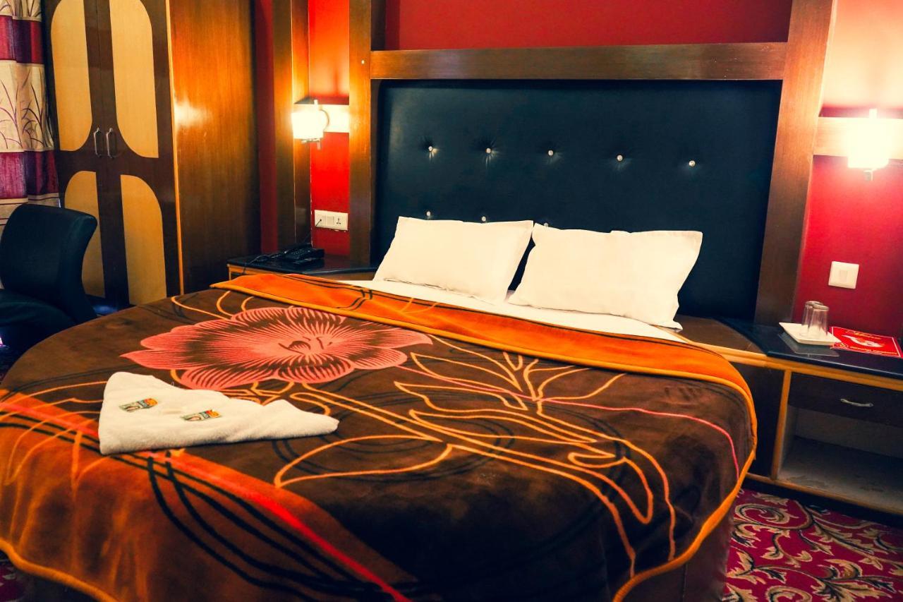Hotel Akash Regency Manāli Exteriér fotografie