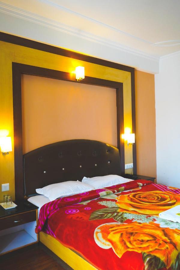 Hotel Akash Regency Manāli Exteriér fotografie