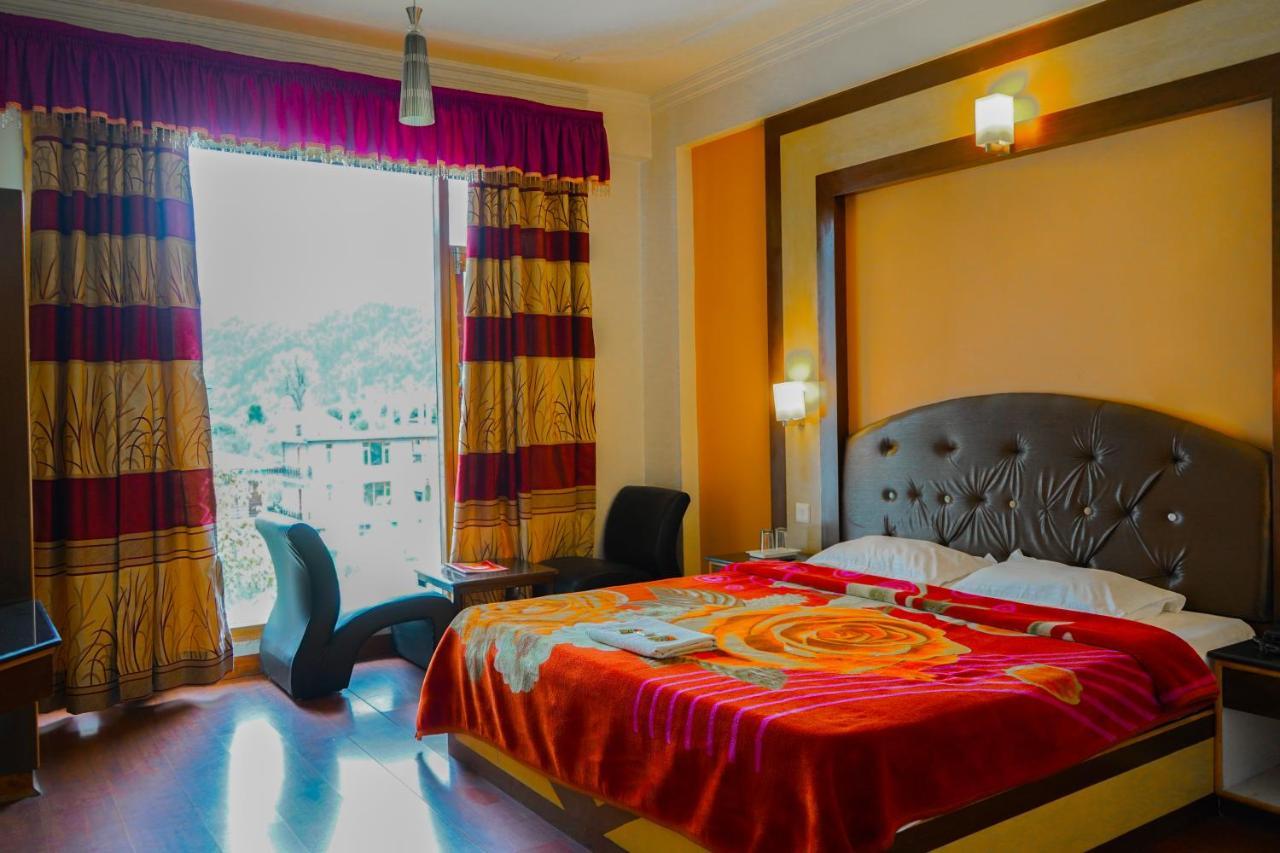Hotel Akash Regency Manāli Exteriér fotografie