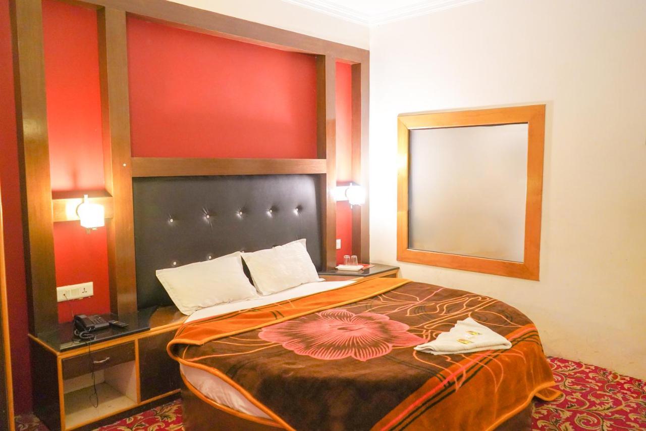 Hotel Akash Regency Manāli Exteriér fotografie