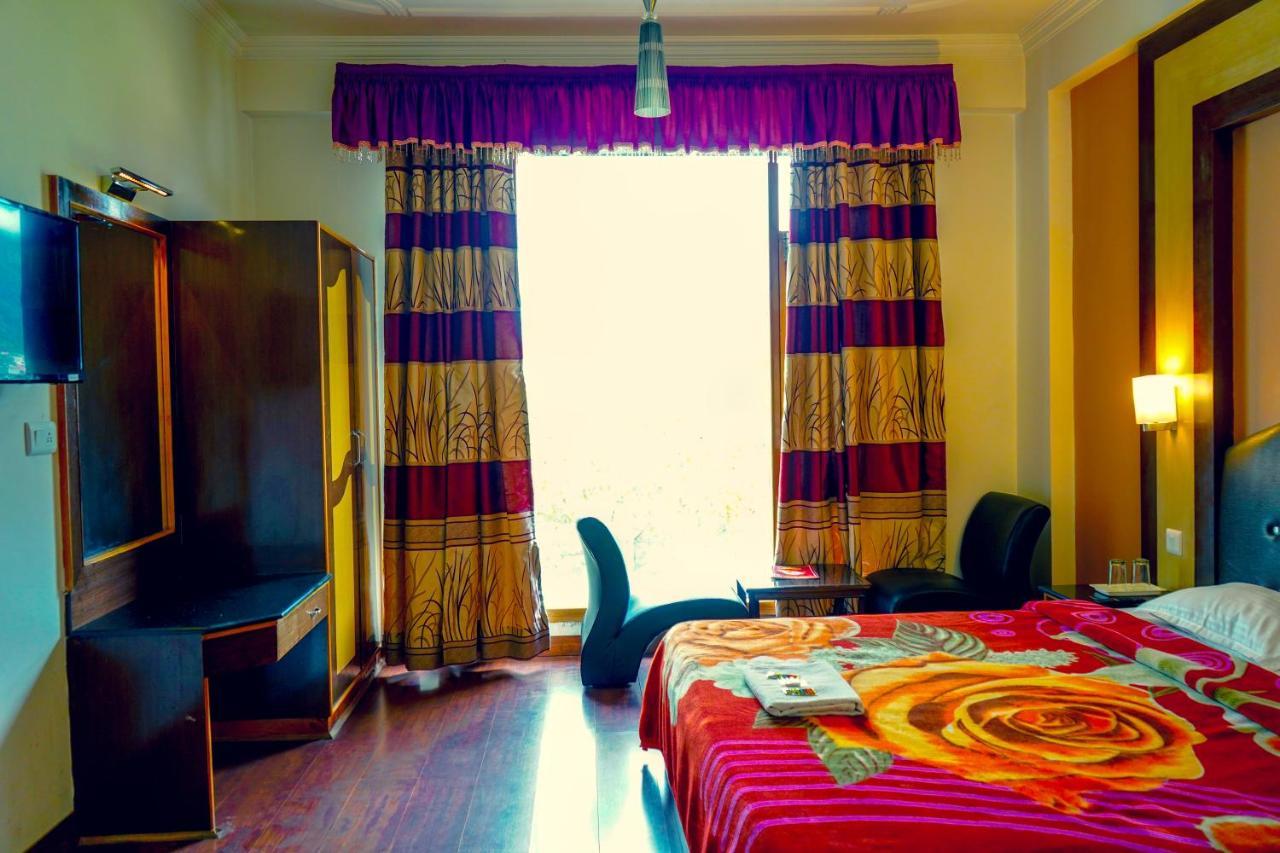 Hotel Akash Regency Manāli Exteriér fotografie