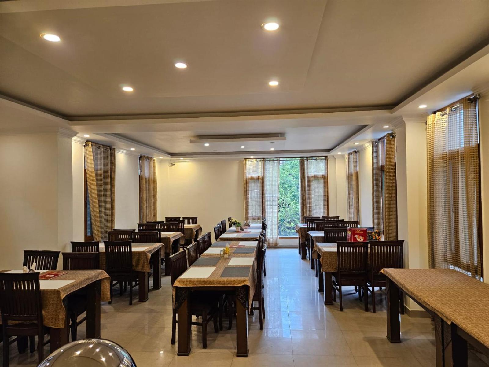 Hotel Akash Regency Manāli Exteriér fotografie