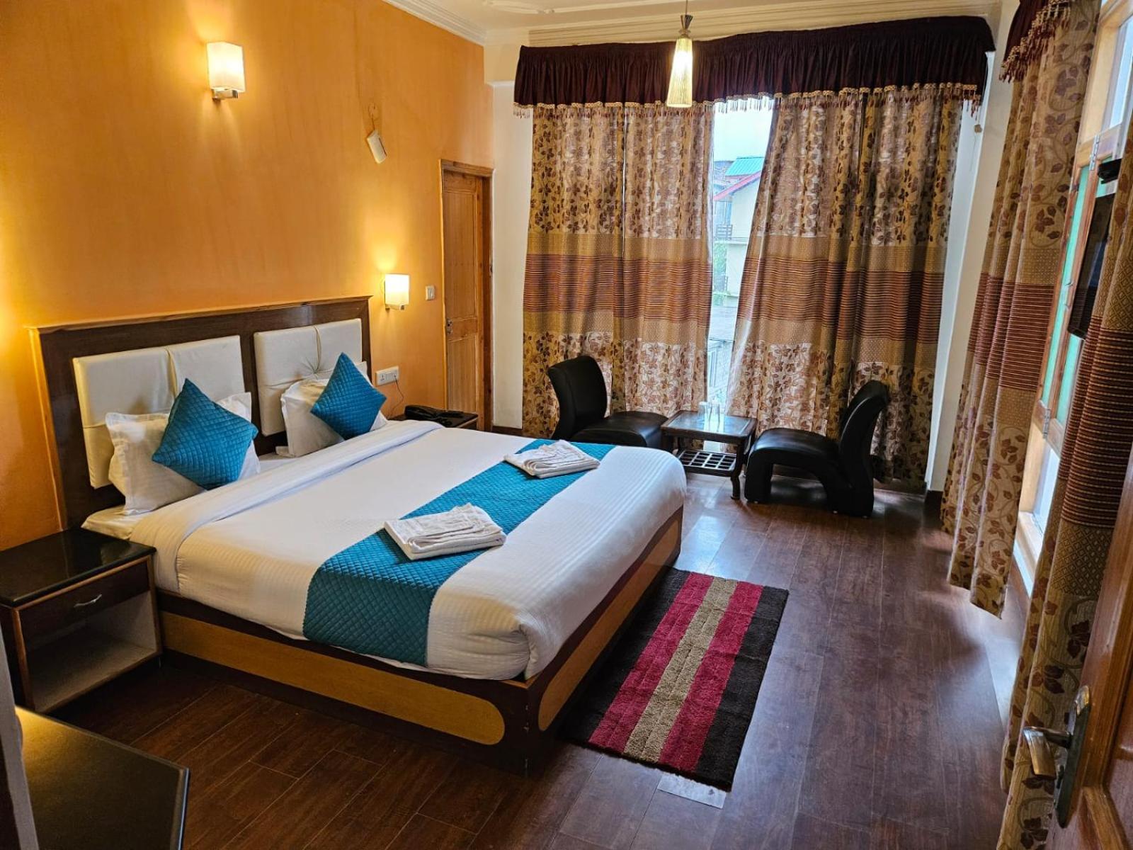 Hotel Akash Regency Manāli Exteriér fotografie