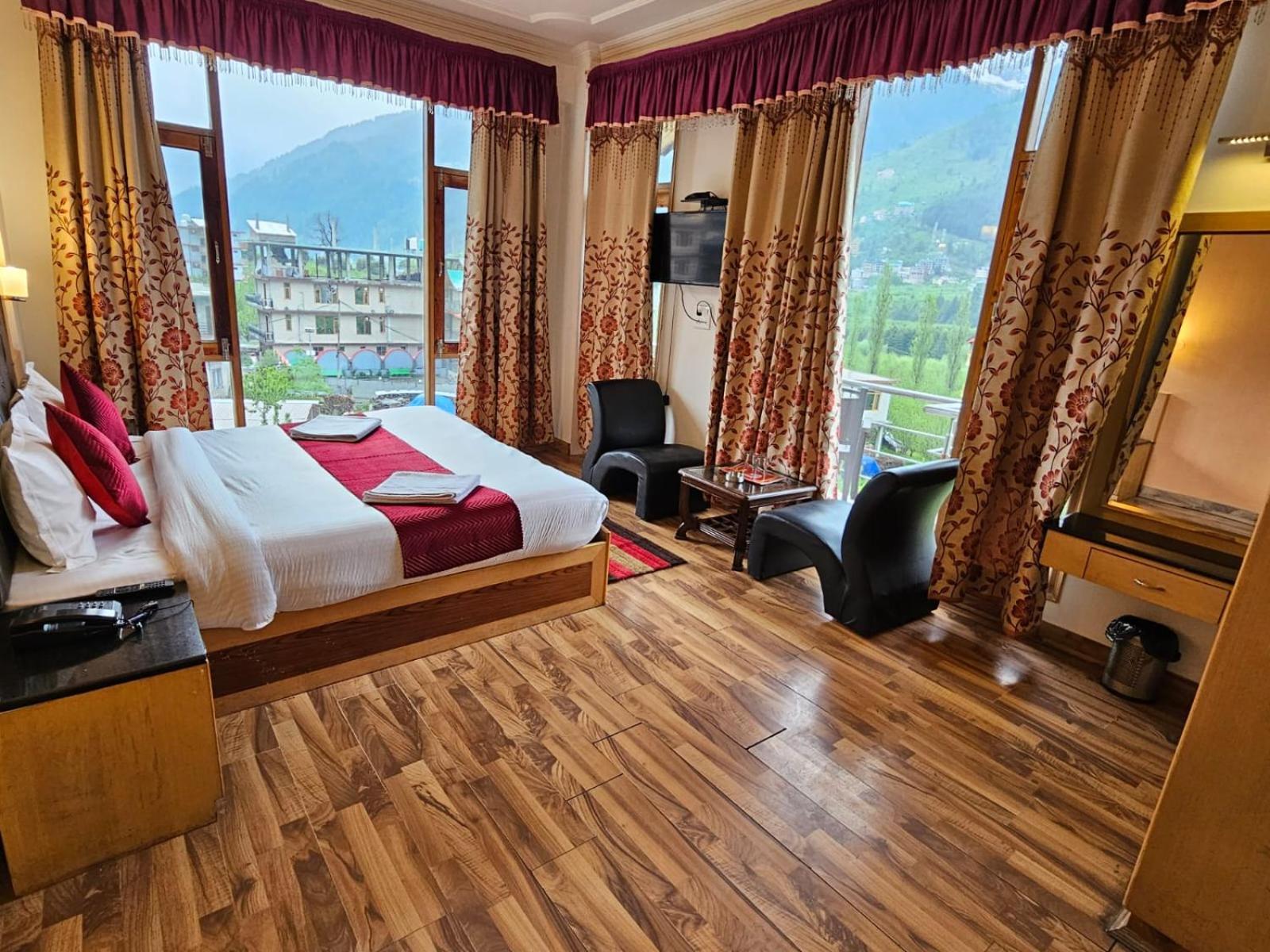 Hotel Akash Regency Manāli Exteriér fotografie