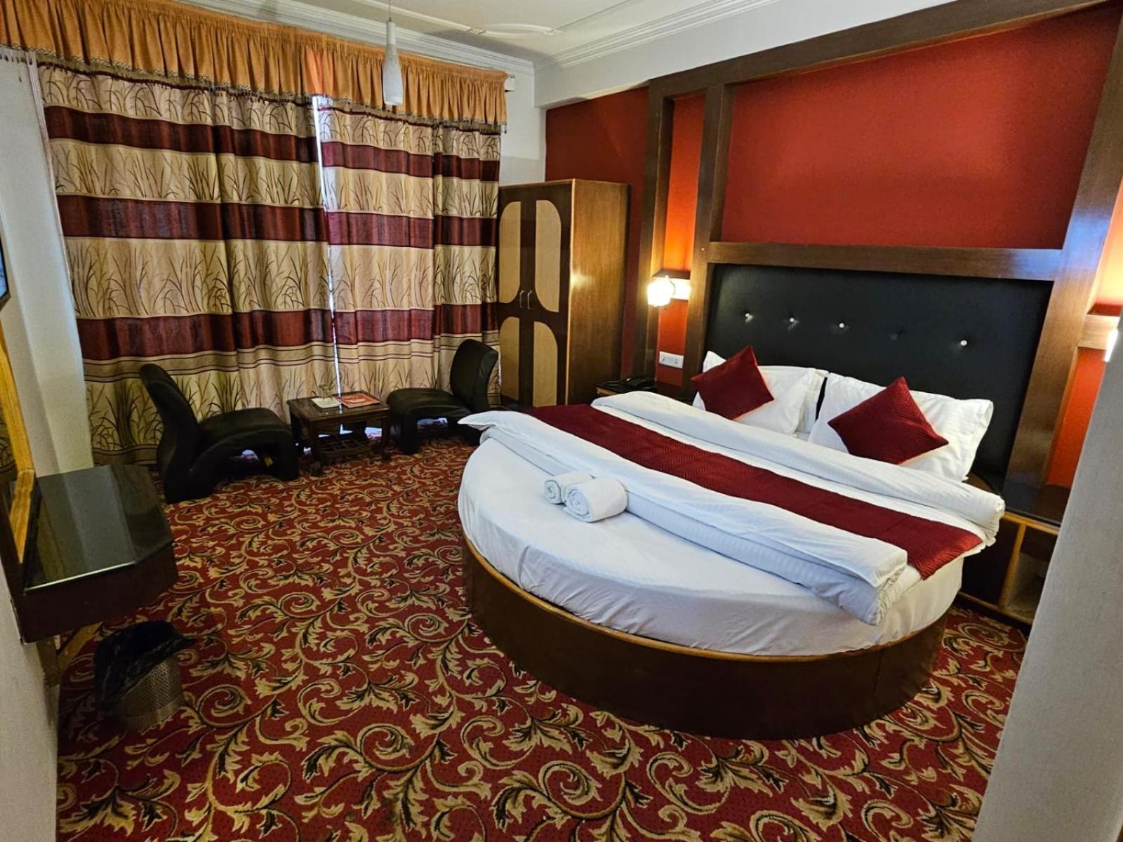 Hotel Akash Regency Manāli Exteriér fotografie